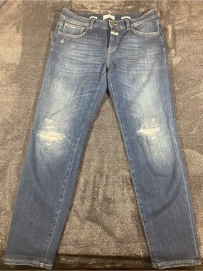 Closed Women's Straight-Leg Jeans in Blue with Distressed Knees